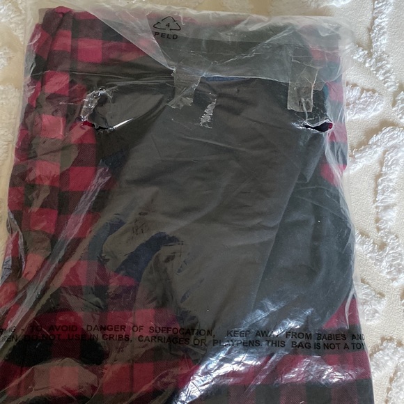Dreams Co Women’s Sz Large plaid flannel LS shirt and black leggings- pj set - Picture 2 of 9